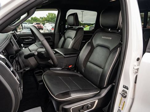 Used 2025 RAM 1500 Laramie AWD/4WD image 11