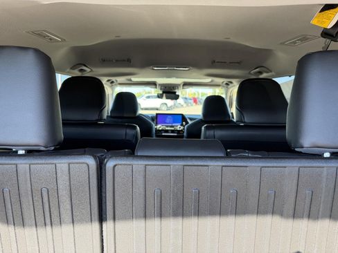 New 2026 Toyota Highlander Limited AWD/4WD image 17