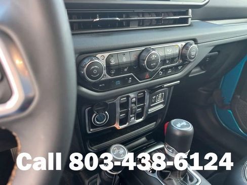 Used 2024 Jeep Wrangler Unlimited Sahara w/ Technology Group AWD/4WD image 27
