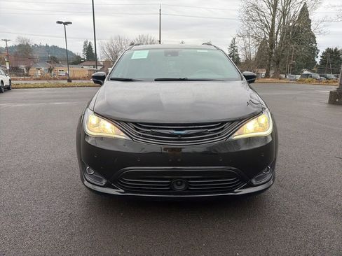 Used 2019 Chrysler Pacifica Limited w/ Advanced Safetytec Group image 2