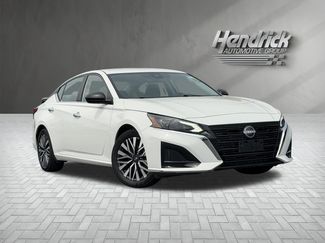 Used 2025 Nissan Altima 2.5 SV FWD video 2