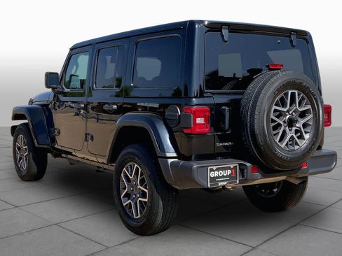 Used 2025 Jeep Wrangler Unlimited Sahara AWD/4WD image 12