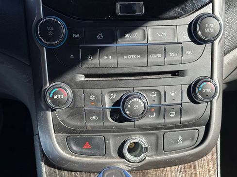 Used 2015 Chevrolet Malibu LT image 32