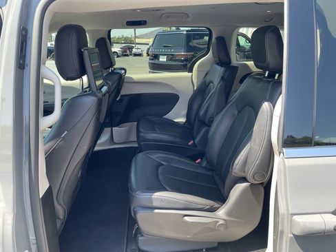 Used 2022 Chrysler Pacifica Touring-L w/ Uconnect Theater Family Group image 16