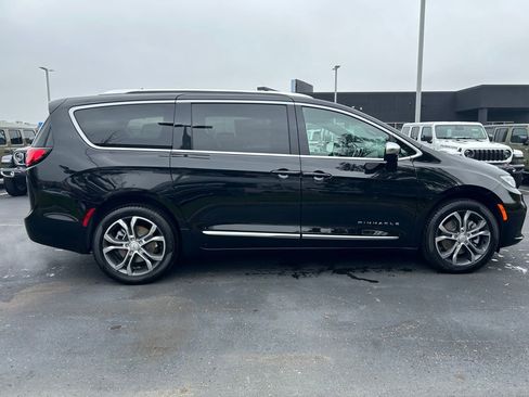 New 2026 Chrysler Pacifica Pinnacle image 8