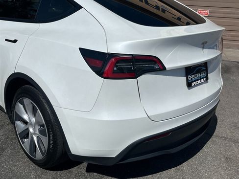 Used 2024 Tesla Model Y Long Range RWD image 14