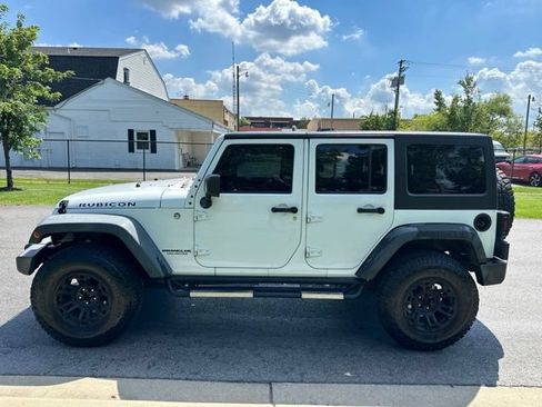 Used 2015 Jeep Wrangler Unlimited Rubicon AWD/4WD image 28
