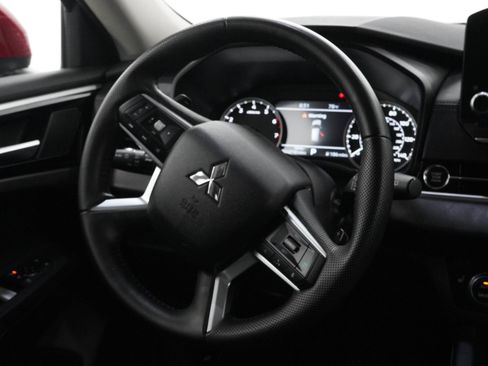 Used 2023 Mitsubishi Outlander SE AWD/4WD image 14