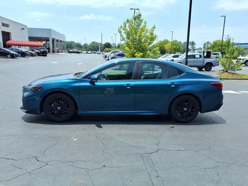 Used 2025 Toyota Camry SE FWD image 6