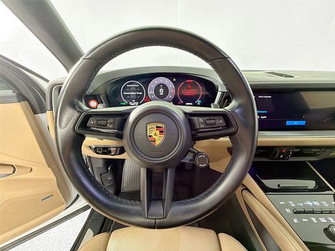 Certified 2024 Porsche Cayenne w/ Premium Package Plus (PFM) AWD/4WD image 20