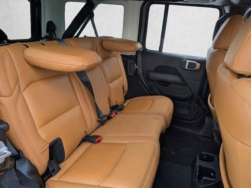 Used 2018 Jeep Wrangler Unlimited Sahara image 19