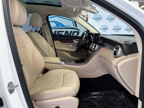 Used 2020 Mercedes-Benz GLC 300 4MATIC w/ Premium Package image 29