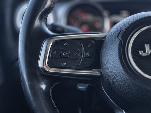 Used 2019 Jeep Wrangler Unlimited Sahara image 10