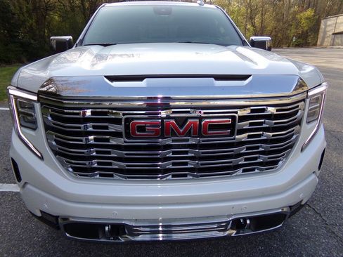 Used 2025 GMC Sierra 1500 Denali AWD/4WD image 3