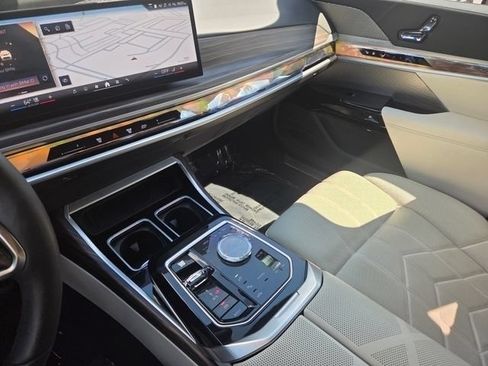 Used 2025 BMW 760i xDrive w/ Executive Package AWD/4WD image 35