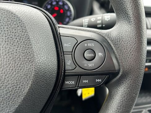 Used 2021 Toyota RAV4 LE FWD image 21