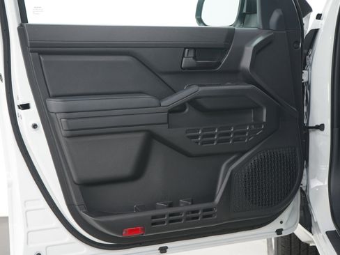 Certified 2025 Toyota Tacoma SR image 17