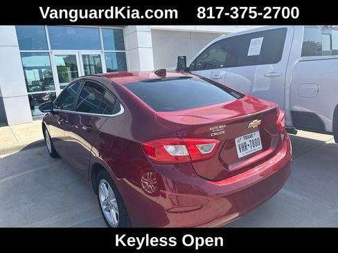 Used 2017 Chevrolet Cruze LT w/ Convenience Package FWD image 4