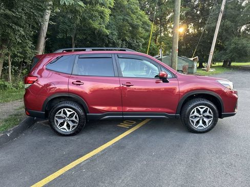 Certified 2021 Subaru Forester Premium AWD/4WD image 9