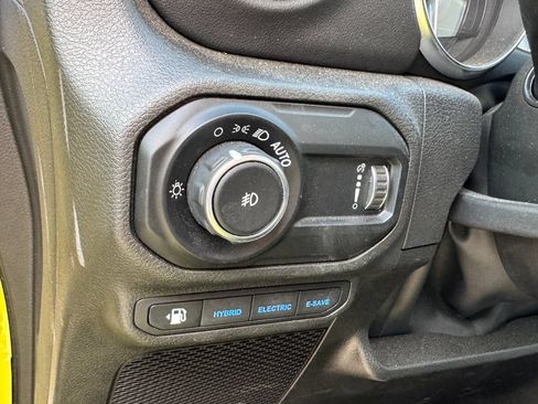Used 2023 Jeep Wrangler Unlimited Sahara w/ Cold Weather Group AWD/4WD image 13