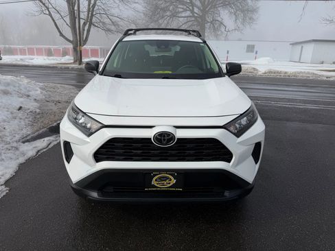 Used 2019 Toyota RAV4 LE image 2