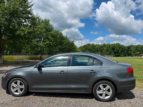 Used 2012 Volkswagen Jetta TDI FWD image 2