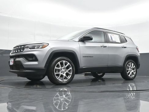 Used 2022 Jeep Compass Latitude image 17