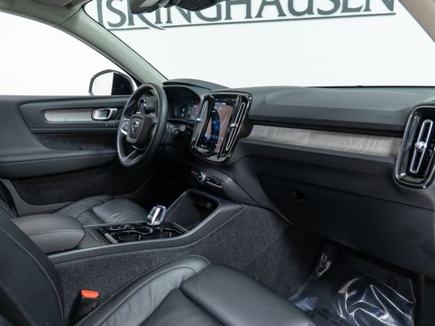 Used 2023 Volvo XC40 B5 Ultimate w/ Climate Package image 21
