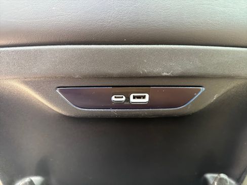 Used 2026 Chrysler Pacifica Limited FWD image 24