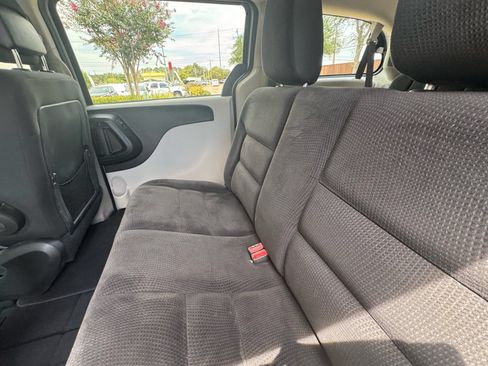 Used 2019 Dodge Grand Caravan SE w/ UConnect Hands-Free Group FWD image 26