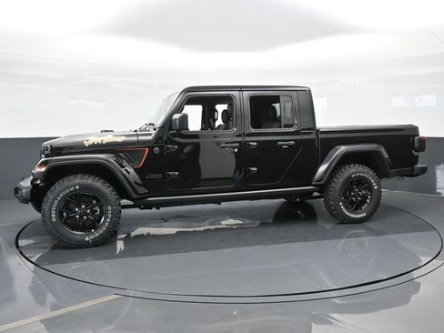 Used 2024 Jeep Gladiator Sport image 2