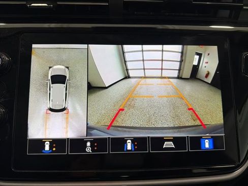 Used 2022 Chevrolet Bolt EUV Premier w/ Launch Edition image 21