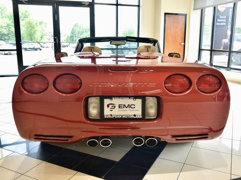 Used 2004 Chevrolet Corvette Convertible w/ Preferred Equipment Group RWD image 10