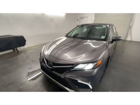 Used 2023 Toyota Camry XSE image 4