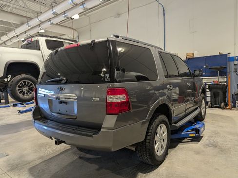 Used 2010 Ford Expedition XLT AWD/4WD image 5