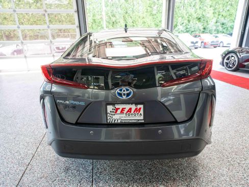Used 2018 Toyota Prius Prime Advanced FWD image 3