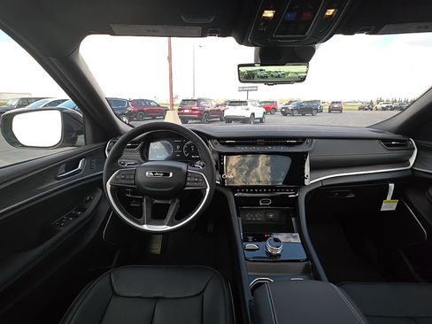 New 2026 Jeep Grand Cherokee L Limited AWD/4WD image 15