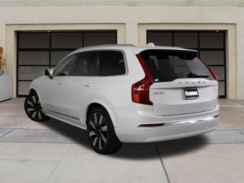 Certified 2023 Volvo XC90 T8 Ultimate w/ Lounge Package image 2