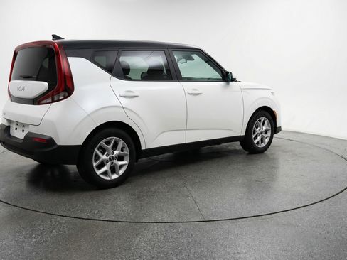 Used 2025 Kia Soul LX w/ LX Technology Package FWD image 9