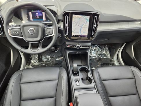New 2025 Volvo XC40 B5 Core w/ Protection Package Premier image 13