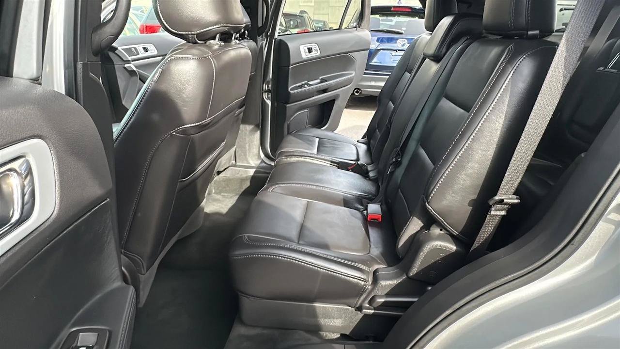 Used 2014 Ford Explorer XLT w/ Equipment Group 202A AWD/4WD image 29