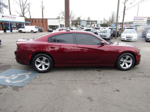 Used 2017 Dodge Charger SXT w/ Navigation & Travel Group image 9