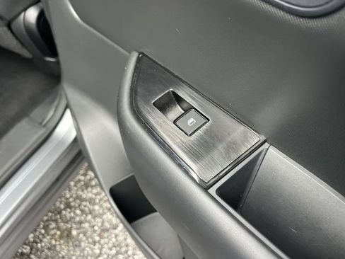 Used 2024 Nissan Rogue S image 39