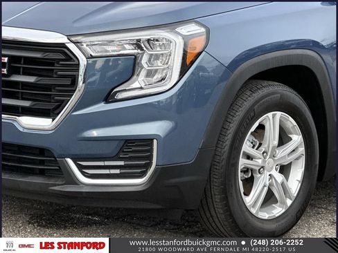 Used 2024 GMC Terrain SLE w/ Driver Convenience Package FWD image 9