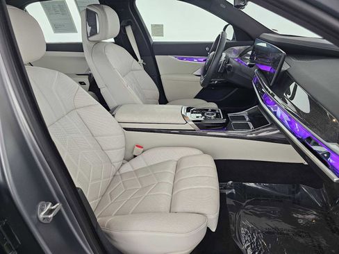 Used 2023 BMW 760i xDrive AWD/4WD image 13