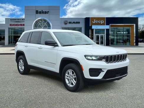 Used 2023 Jeep Grand Cherokee Laredo AWD/4WD image 1