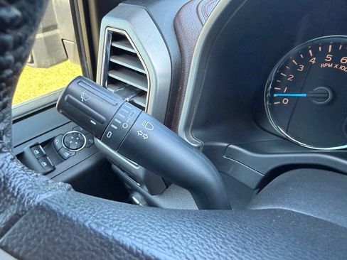 Used 2015 Ford F150 Platinum w/ Equipment Group 701A Luxury AWD/4WD image 19