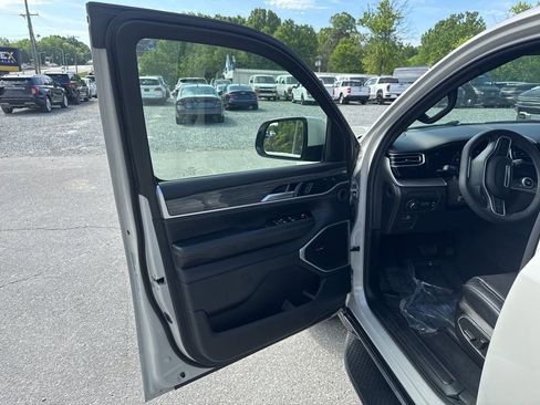 Used 2022 Jeep Wagoneer Series III w/ Convenience Group I image 23