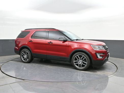 Used 2016 Ford Explorer Sport w/ Equipment Group 401A AWD/4WD image 17