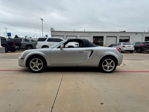 Used 2003 Toyota MR2 RWD image 24